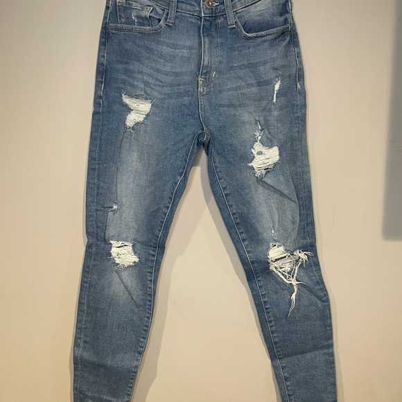 Arizona Jean Company Denim - Girls Arizona Jeans Ripped Denim Juniors
Size 1 Skinny School